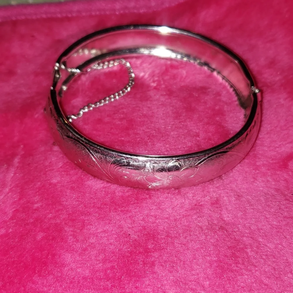 .925 Sterling Silver Bracelet with Floral Vine Engraving Details - Picture 6 of 17